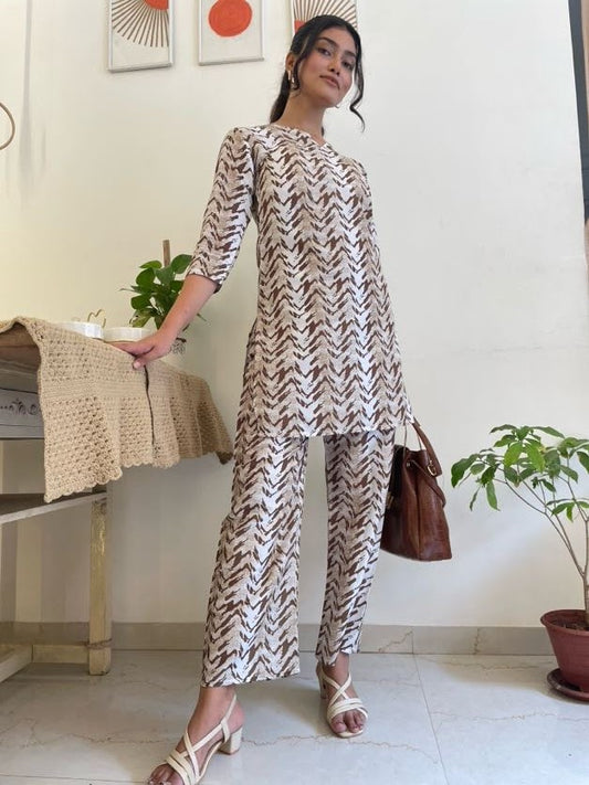 Women Cotton Blend Kurta Pant Set Abstract  Print