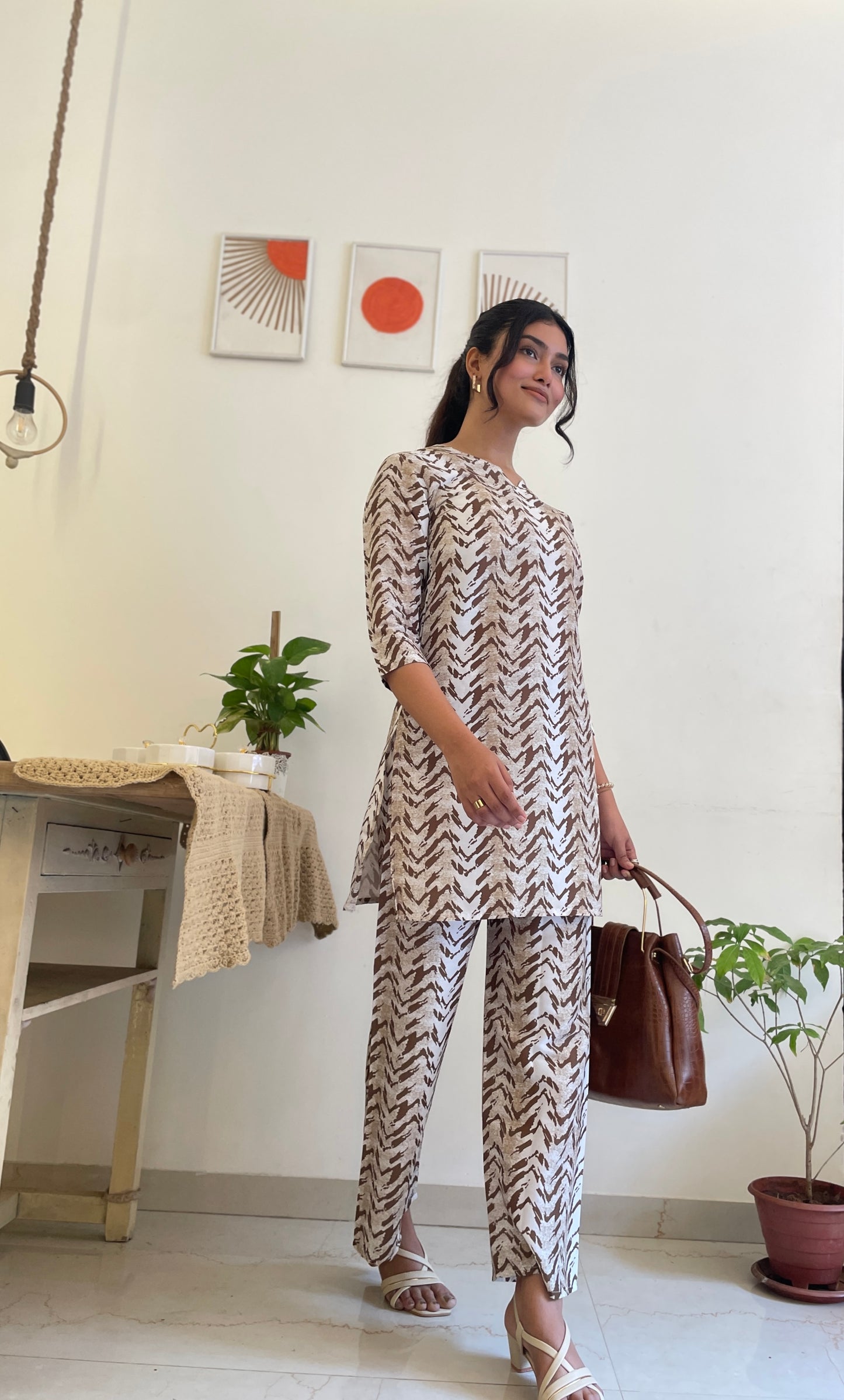 Women Cotton Blend Kurta Pant Set Abstract  Print