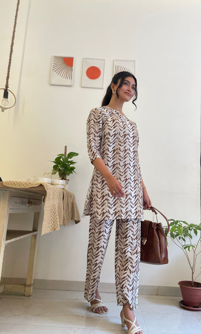 Women Cotton Blend Kurta Pant Set Abstract  Print