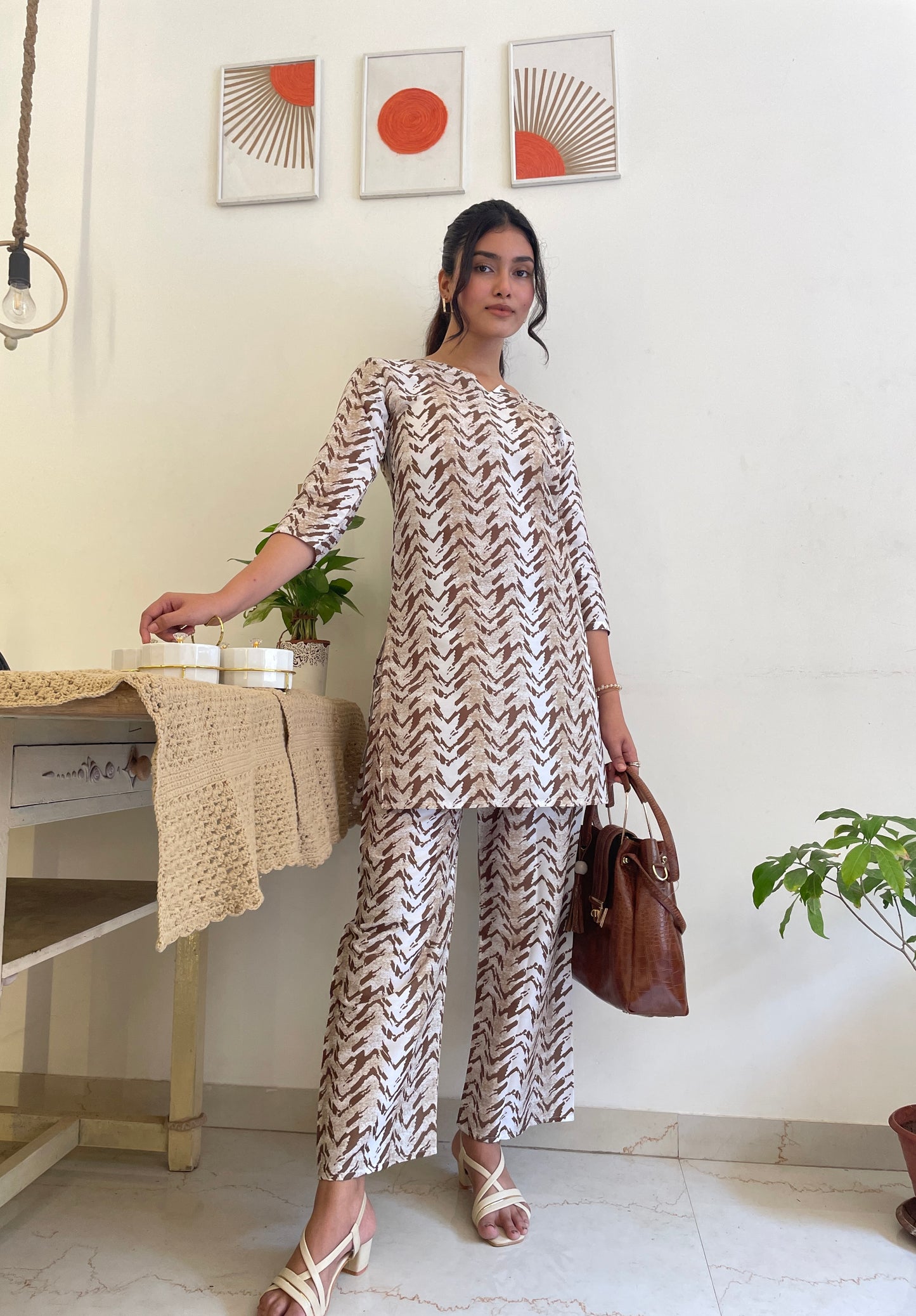 Women Cotton Blend Kurta Pant Set Abstract  Print