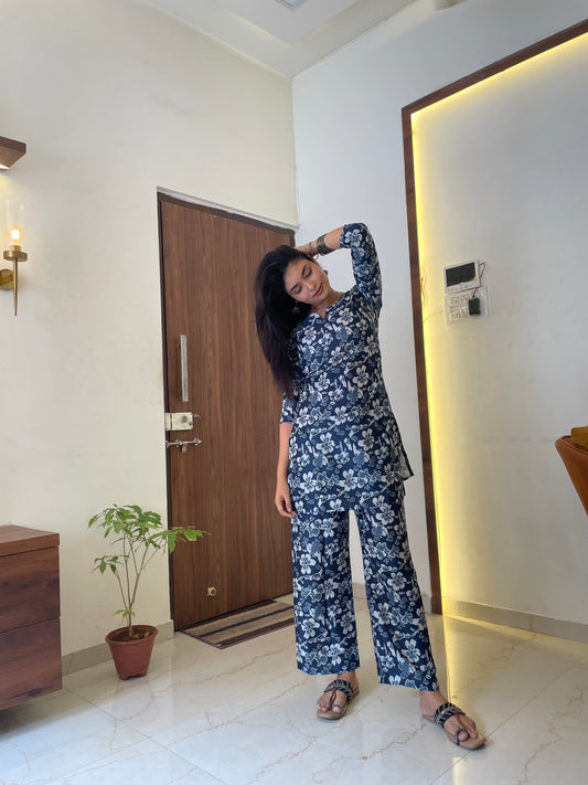 Floral Print Women Cotton Blend Kurta Pant Set