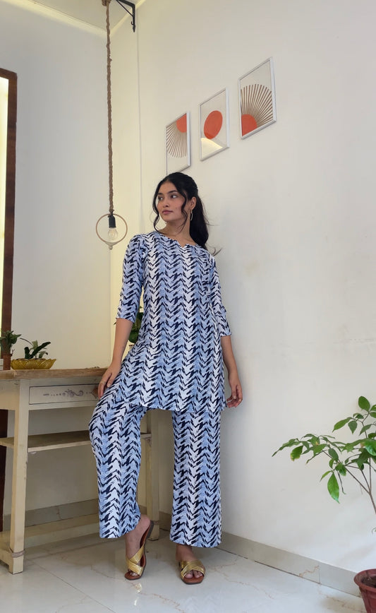 Women Cotton Blend Kurta Pant Set Abstract  Print