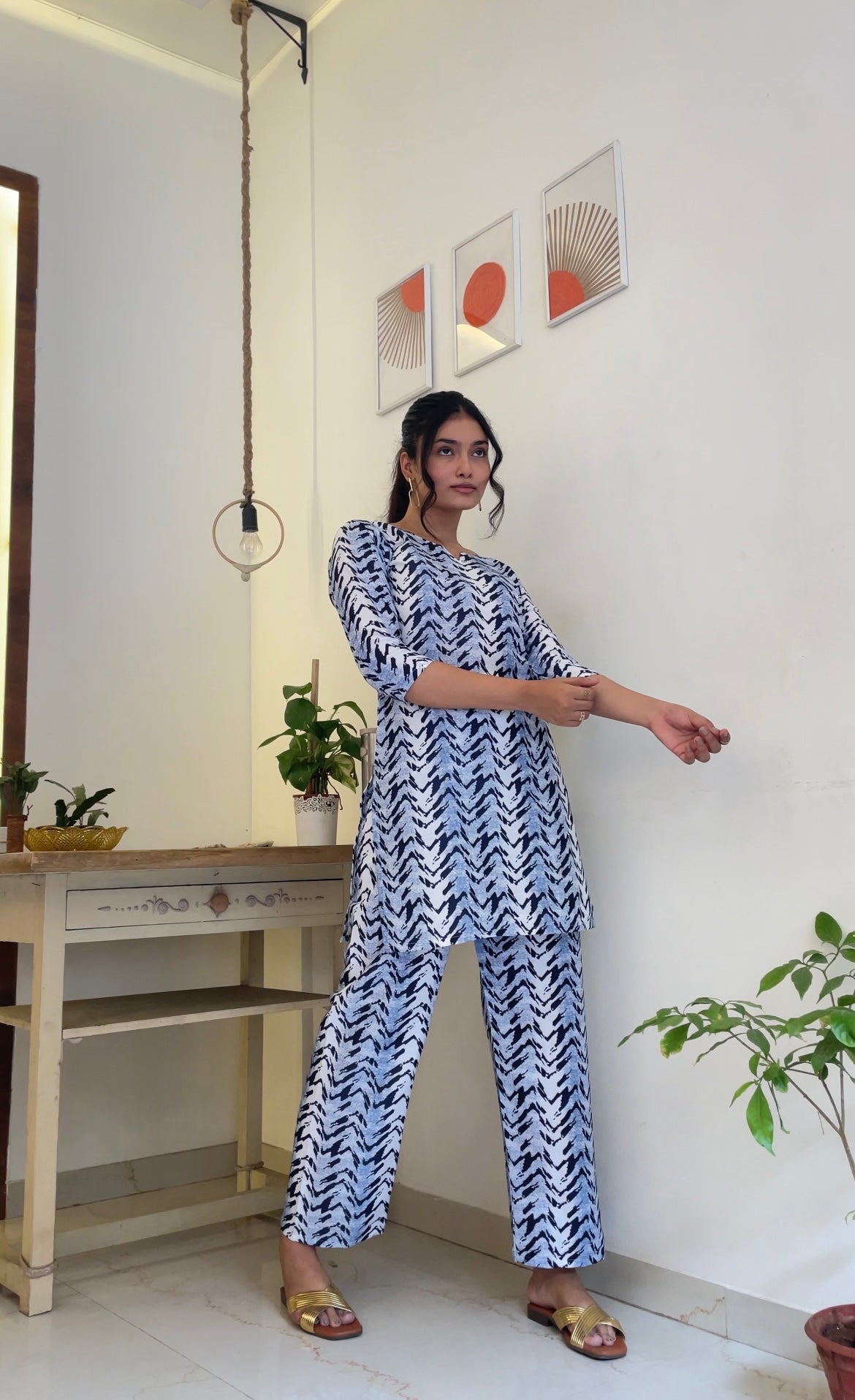 Women Cotton Blend Kurta Pant Set Abstract  Print