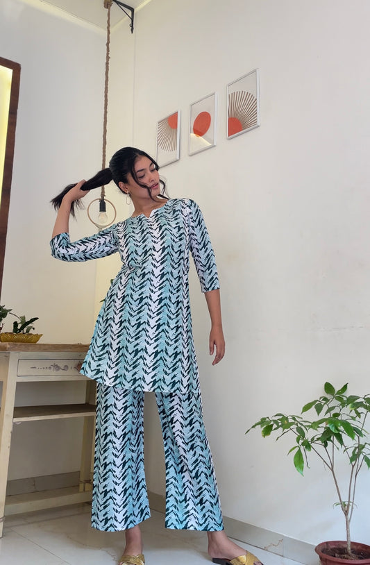 Women Cotton Blend Kurta Pant Set Abstract  Print