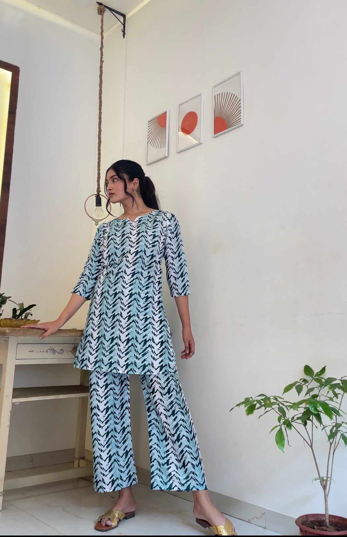 Women Cotton Blend Kurta Pant Set Abstract  Print