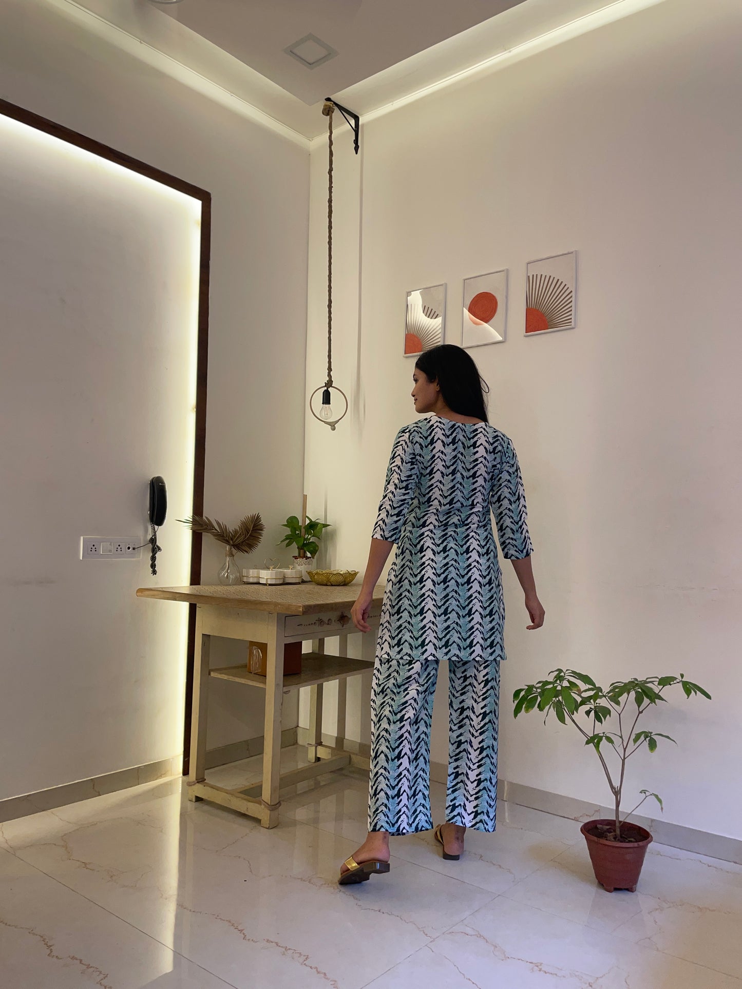 Women Cotton Blend Kurta Pant Set Abstract  Print