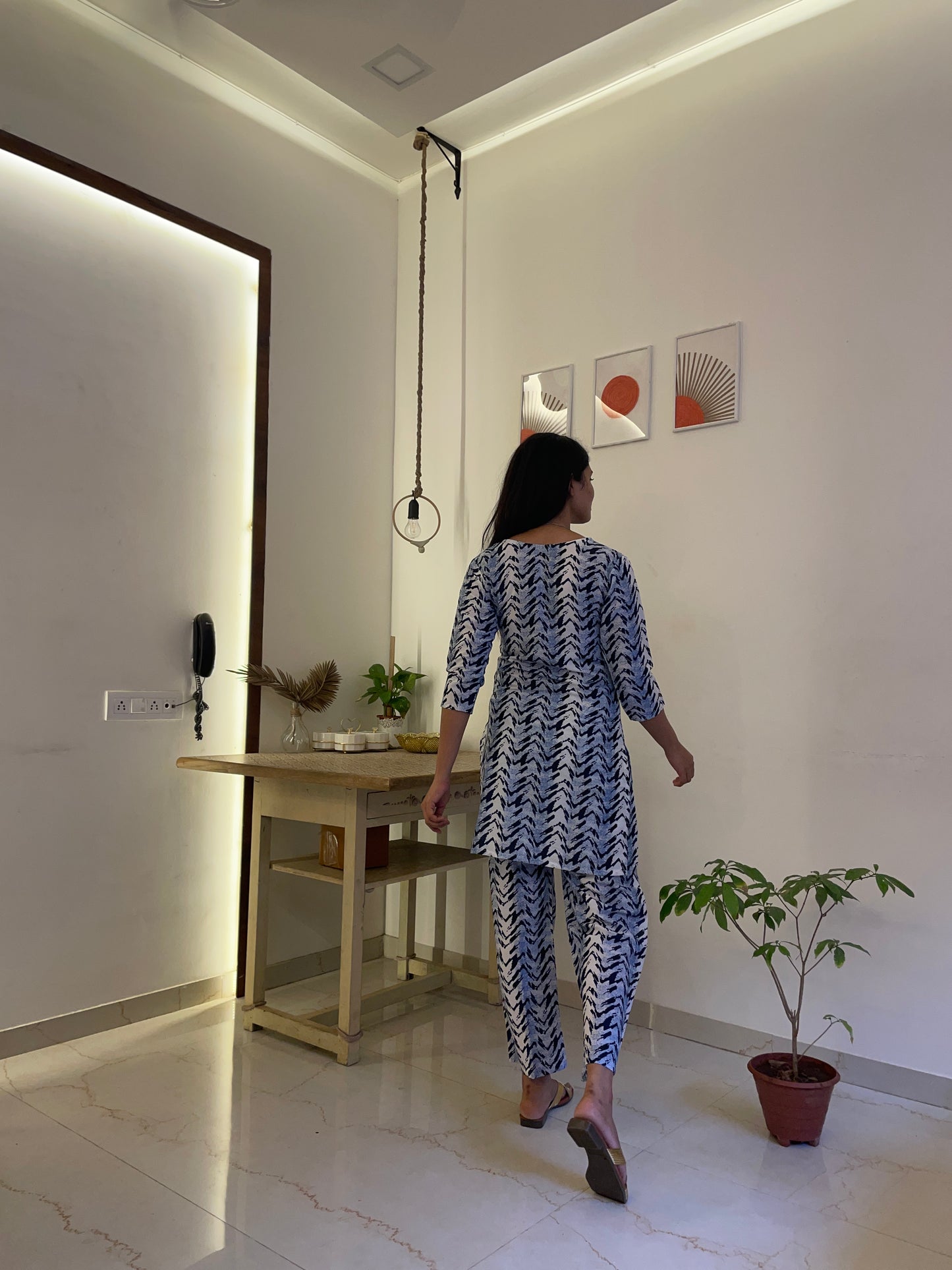 Women Cotton Blend Kurta Pant Set Abstract  Print